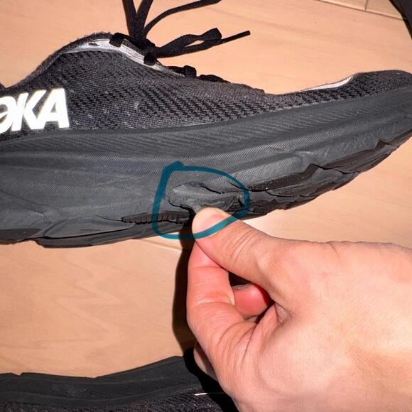 Hoka One One Clifton 9 GTX Women's Running Shoes Size 7 B Triple Black - Picture 8 of 9